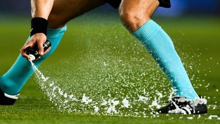 الرذاذ المتلاشي المستعمل في ملاعب كرة القدم
