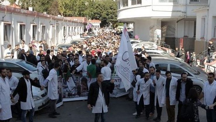 احتجاج الأطباء المقيمين