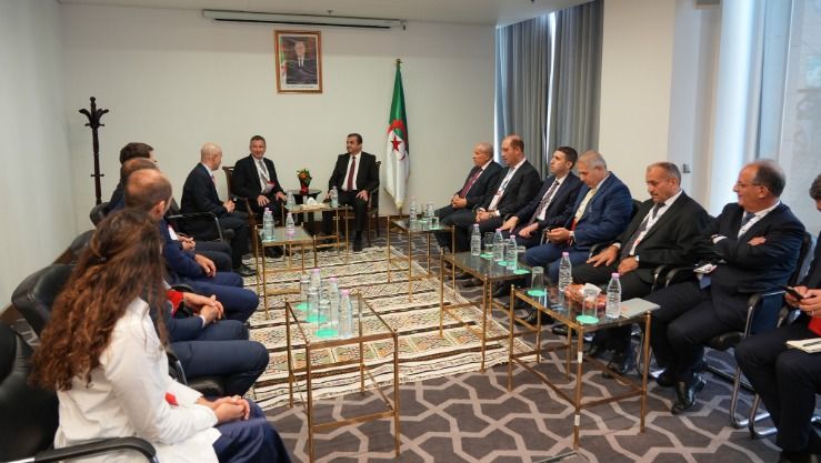 عرقاب يجري لقاءات ثنائية مع كبرى الشركات الطاقوية العالمية على هامش معرض “ناباك 2025” بوهران