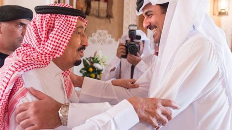 الملك سلمان والأمير تميم