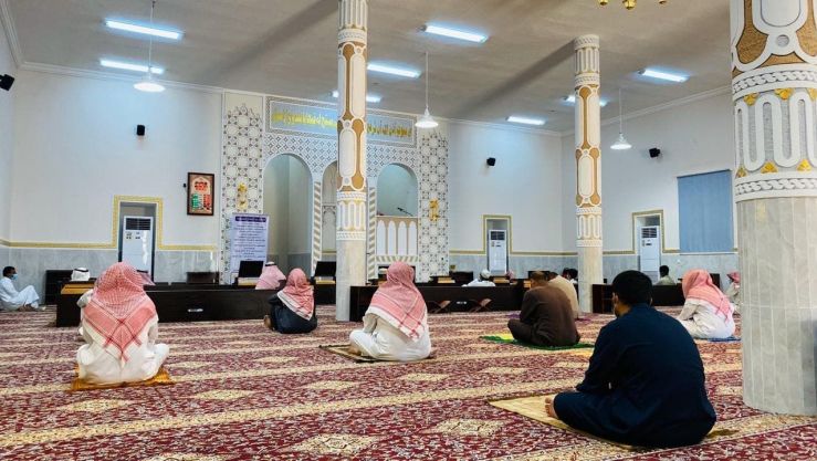 جانب من صلاة الجمعة الأخيرة في السعودية بعد السماح بفتح المساجد