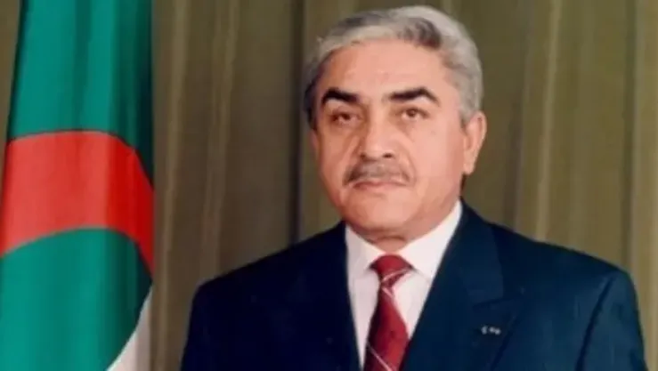 إلقاء النظرة الأخيرة على جثمان الرئيس زروال في قصر الشعب