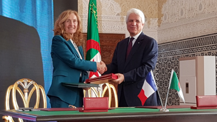 جانب من مراسم التوقيع