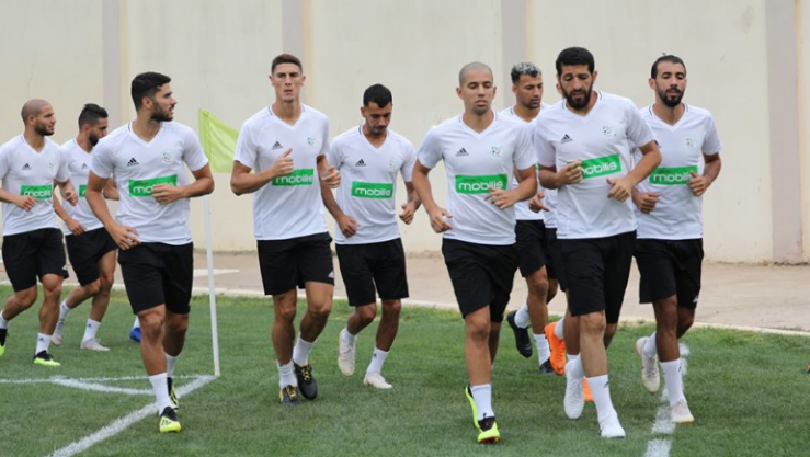 لاعبي المنتخب الوطني