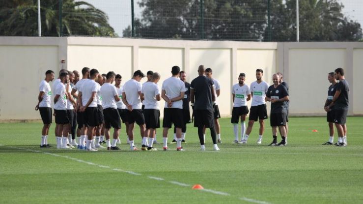 لاعبي المنتخب الوطني