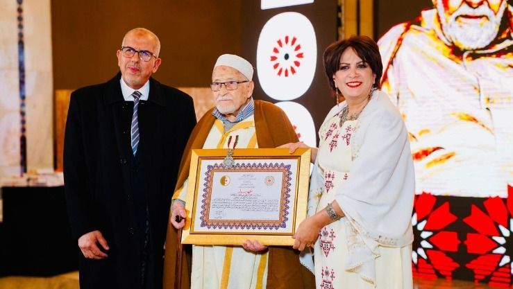 رئيس الجمهورية يسدي وسام الاستحقاق الوطني بدرجة “عهيد” للعلامة الشيخ محمد صالح الصديق