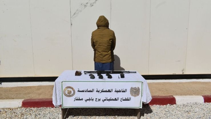 إرهــابي يسـلم نفسه للسـلطات العسكرية ببرج باجي مختــار