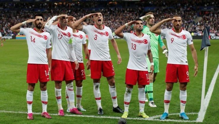لاعبو المنتخب التركي