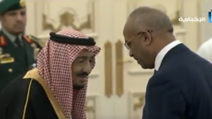 العاهل السعودي يستقبل بدوي في قمة مكة