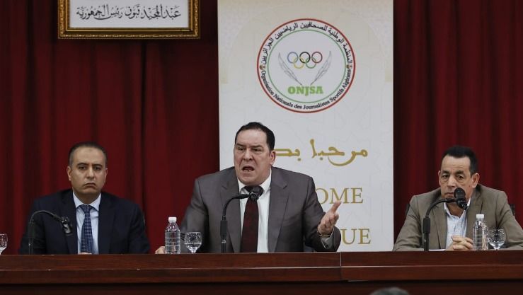 مزيان يدعو الصحافة الوطنية للتحلي بالاحترافية
