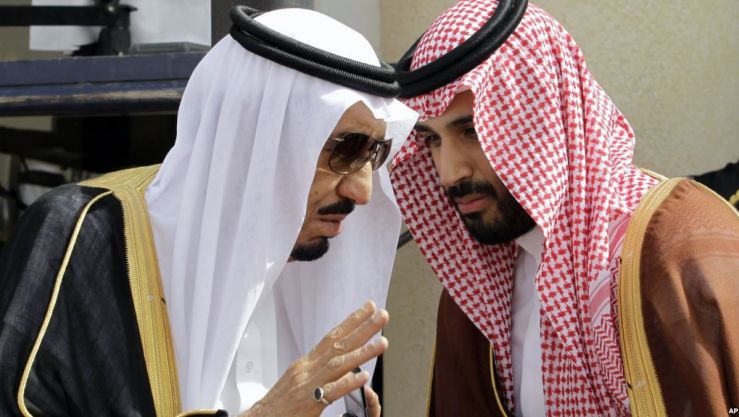 العاهل السعودي سلمان بن عبد العزيز ونجله ولي العهد محمد