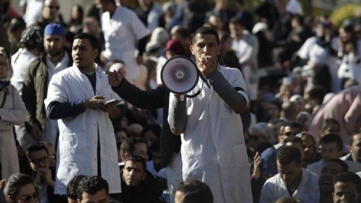 احتجاج الأطباء المقيمين