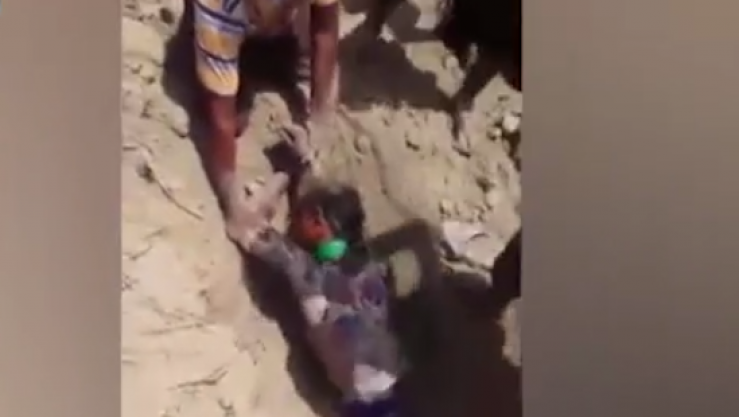 انقاذ فتاة تم دفنها حية