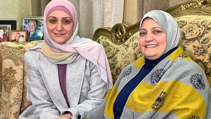 أماني الحشيم مع والدتها