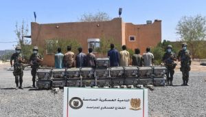 صور لبعض الموقوفين مع معدات التنقيب