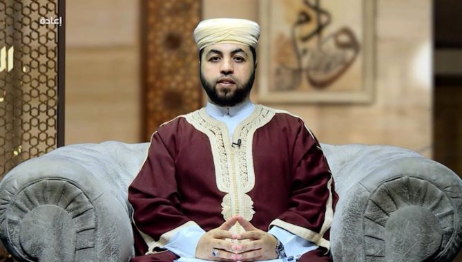 ما حكم الصلاة بثياب تم اقتناؤها بمال حرام ؟ الشيخ عبد القادر براهمي يرد .. شاهد