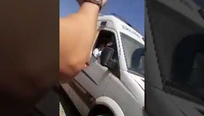 متداول ..مقطع مؤثر لممرض إنهار بالبكاء بعد إخراج جثمان أحد ضحايا فيروس كورونا