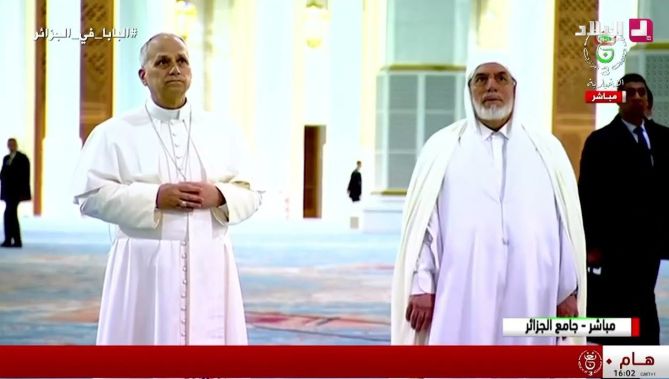 البابا ليون يزور قاعة الصلاة لجامع الجزائر ويطوف بمختلف مرافقه الدينية والثقافية