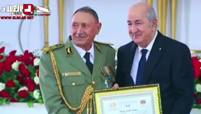 رئيس الجمهورية عبد المجيد تبون يكرّم قائد الحرس الجمهوري الفريق أول بن علي بن علي
