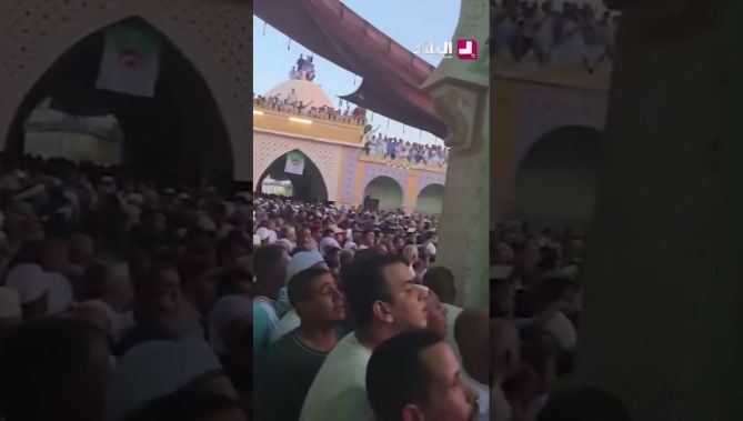📌 مشاهد مهيبة لتشييع جثمان الفقيد الدكتور سيدي محمد العيد التيجاني شيخ زاوية تماسين رحمه الله