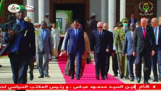 رئيس جمهورية النيجر يغادر الجزائر بعد مشاركته في الاحتفالات المخلدة لستينية الاستقلال.. شاهد: