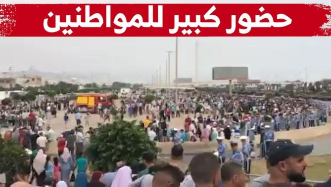 اقبال كبير من المواطنين لحضور الاستعراض العسكري الضخم الذي سينطلق بعد قليل أمام جامع الجزائر