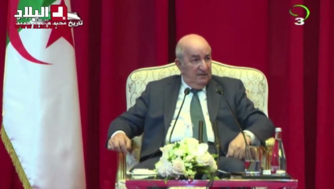 الرئيس تبون للجالية بقطر: لن نتخلى عن مسار الديمقراطية لكن يجب أن نتفق على تعريفها
