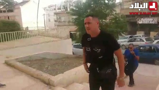 كريم #زياني يصل إلى مقر شبيبة القبائل في تيزي وزو.....شاهدوا: