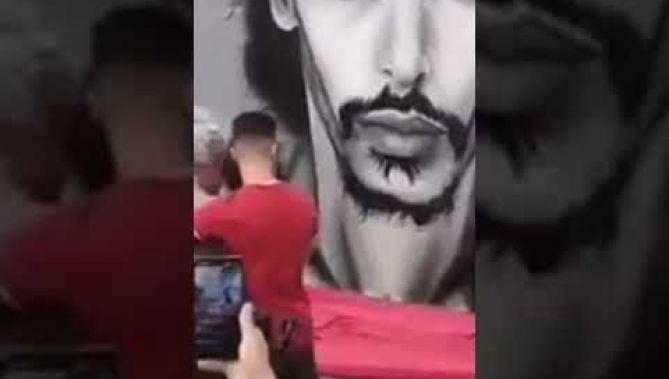تأثر والد جمال بن سماعيل بافتتاح جدارية المرحوم بمليانة