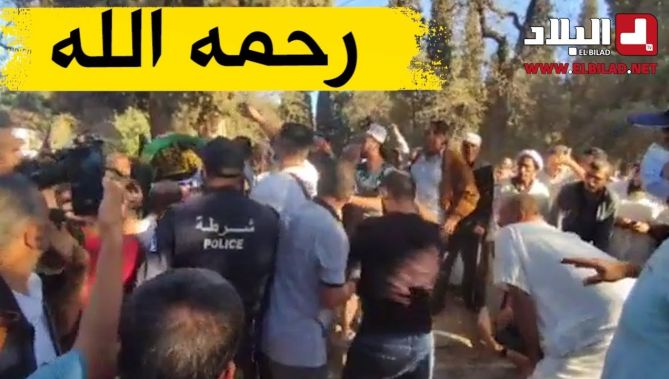 الفنان القدير رابح درياسة يــ.وارى الثــ.رى بمــ.قبرة سيدي حلو بالبليدة بعد مسيرة حافلة بالعطاء