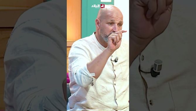 دريوش .."في 2001 كايتا كسّرلي وجهي وماحبيتش نخرج.. 100 ألف مناصر كان يغني باب الواد الشــ،، هداء "