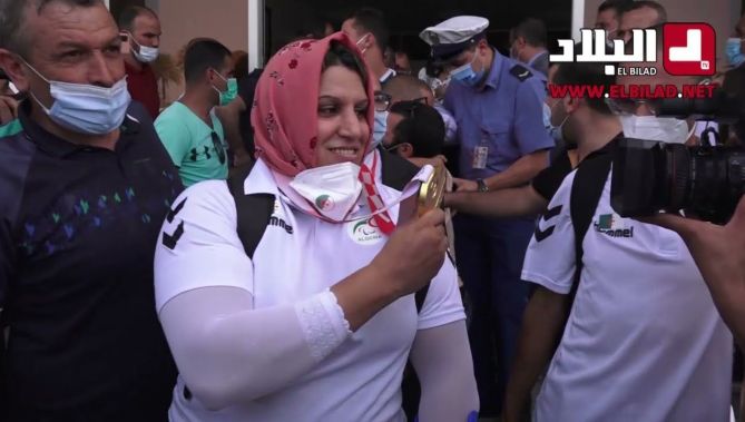 هكذا تم استقبال الأبطال البرالمبيين الجزائريين المتوجين في طوكيو بمطار هواري بومدين