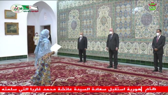 رئيس الجمهورية يتسلم أوراق إعتماد 4 سفراء جدد لدى الجزائر