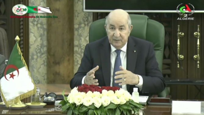 رئيس الجمهورية رفقة نظيره الأوغندي يترأسان محادثات موسعة بين وفدي البلدين