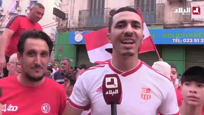 📌أجواء رائعة يصنعها أنصار الـCRB وهكذا كانت إنطباعاتهم بـفرحة التتويج