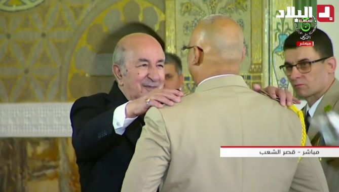 رئيس الجمهورية عبد المجيد تبون يقلد رتبة عقيد لمجموعة من المقدمين