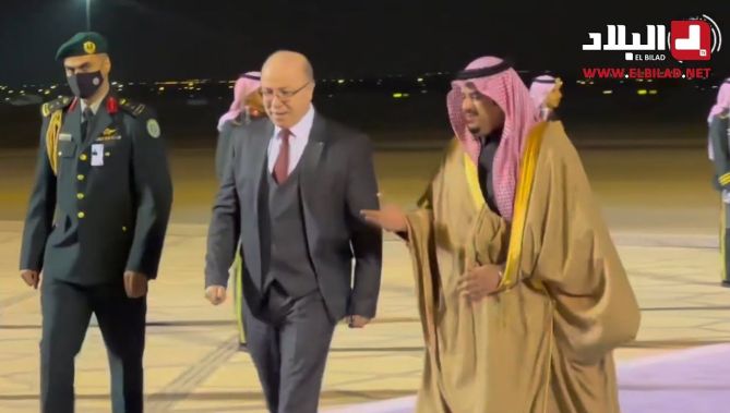 ممثلا للرئيس تبون.. الوزير الأول يحل بالرياض للمشاركة في القمة "العربية-الصينية" للتعاون والتنمية