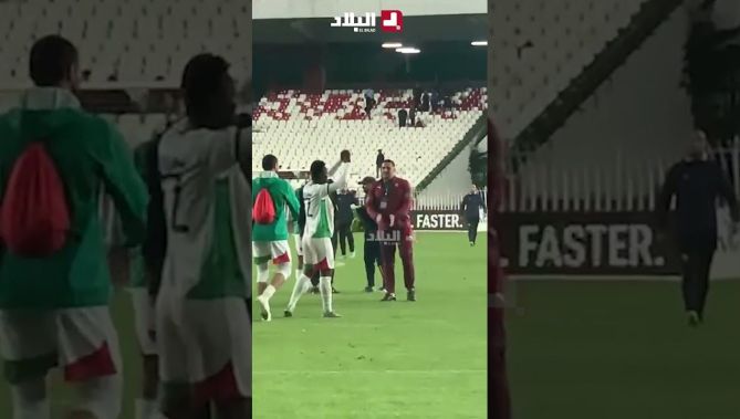 إحتفال لاعبي #مولودية_الجزائر بالفوز على الجار #اتحاد_العاصمة (1-0)