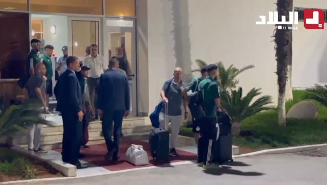 وصول بعثة #المنتخب_الوطني إلى الجزائر بعد تحقيق الفوز على منتخب ليبيريا في تصفيات #كان_2025