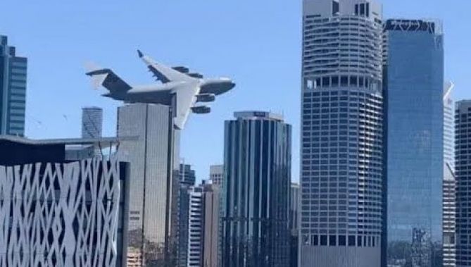 فيديو يخطف الأنفاس.. مشاهد 9/11 كادت تتكرر في أستراليا