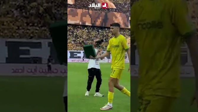 لاعب #شبيبة_القبائل رضوان بركان يفوز بلقب احسن لاعب في الرابطة المحترفة لشهر افريل