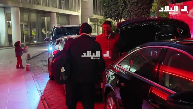 #شاهد.. لحظة عودة لاعب المنتخب الوطني #إسماعيل_بن_ناصر إلى مقر إقامة #الخضر