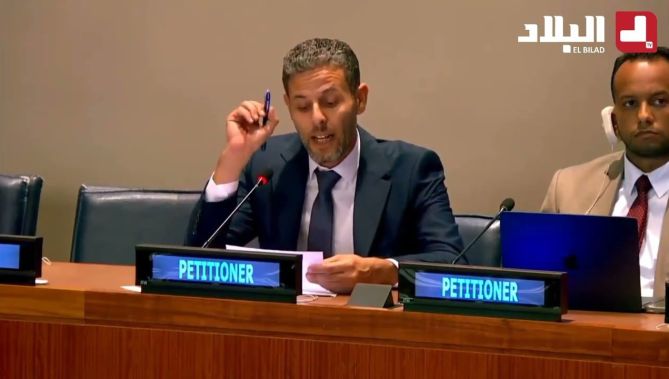 محمد دومير يفضح الوفد المغربي بمقر الأمم المتحدة بنيويورك حيث عرض وثائق تاريخية حول الصحراء الغربية