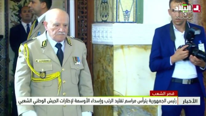 رئيس الجمهورية عبد المجيد تبون يُقلد رتبة فريق لقائد القوات البرية اللواء مصطفى سماعلي