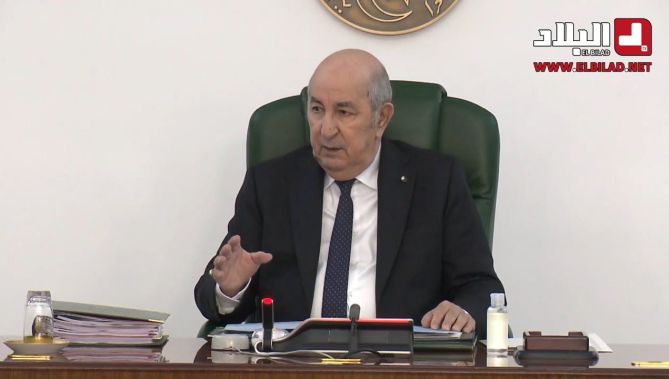 رئيس الجمهورية #عبد_المجيد_تبون يترأس اجتماعا لمجلس الوزراء.. شاهد: