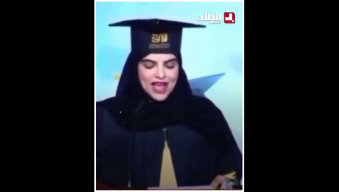 #السعودية.. خلال حفل تخرج أمه، لم يتوقف طفل صغير عن البكاء رغم محاولات تهدئته، شاهد ماذا جرى!