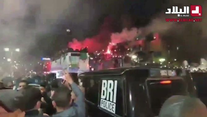 "بالفيميجان" والألعاب النارية .. هكذا تم استقبال حافلة أبطال العرب بساحة 1 ماي بالعاصمة