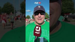 "حنا من #لورنس ونحب #الجزائر ".. شاهد أمريكي قبل بداية مباراة #الخضر مع المنتخب النمساوي..