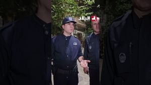 "يتعاطى المخدرات أمام ابنه البالغ من العمر 14 سنة".. شاهد كيف تعاملت الشرطة مع أبٍ مدمن خلال مداهمة