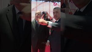 رئيس الجمهورية يلقي نظرة على الموقع الذي يحتضن قطب وزارة السكن الجديد